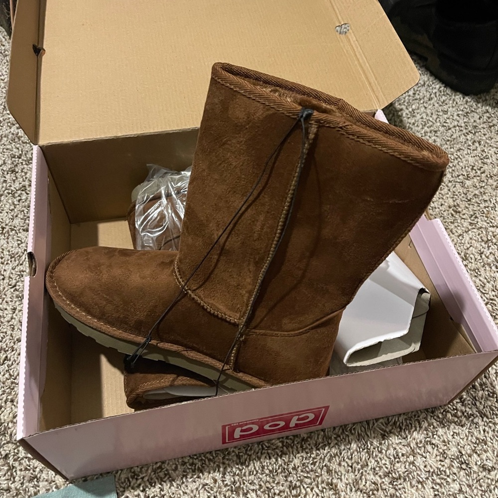 Brand new boots size 6M